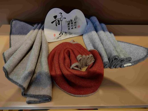 优品堂『织韵』软黄金羊绒三角巾 商品图0