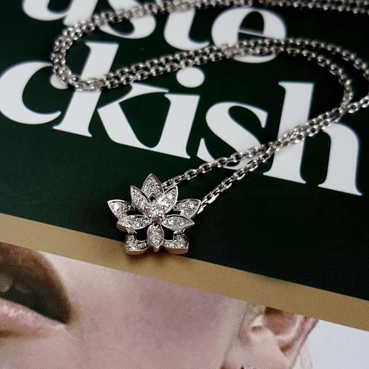 【95新】VCA梵克雅宝Lotus系列VCARP0ZW00 迷你18K白金满钻镂空Lotus莲花项链女士现售价：22000！120825NJS10 商品图3