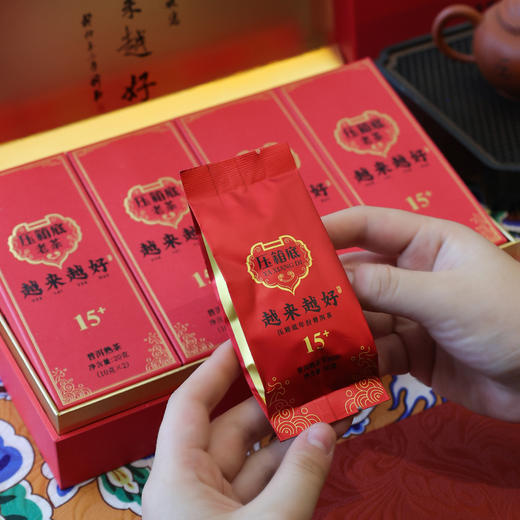 压箱底老茶 越来越好 普洱熟茶 15年陈 云南普洱茶 礼盒装/8泡/80克 商品图3