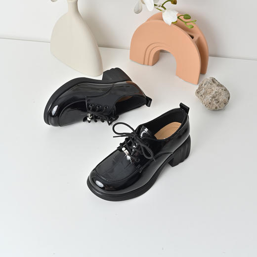 经典鲨2025秋专柜新品百搭圆头牛皮革轻便5cm中粗跟小皮鞋女KW55-537031 商品图3