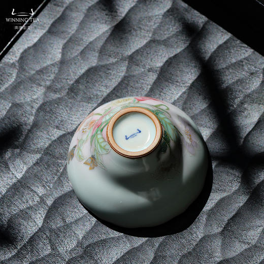 问鼎汝瓷鼎峰系列月白老款花口杯（蝶恋花） 商品图4