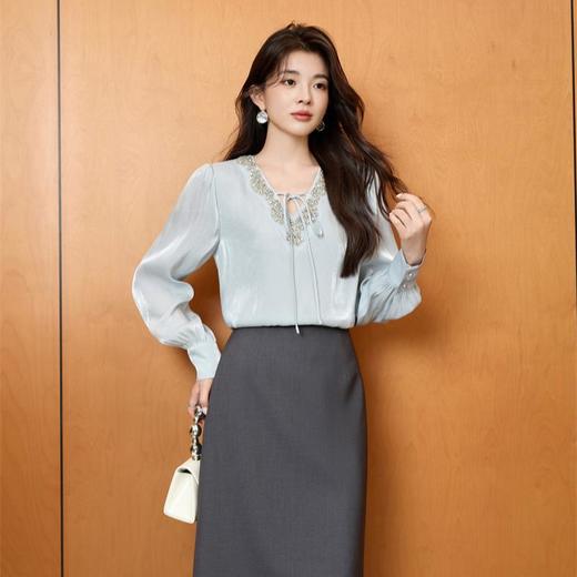 「自」全新升级【铂金会员165/天猫219/差价54】(21337)洛诗琳法式温柔重工水钻衬衫2025秋季气质V领显瘦雪纺上衣女 商品图1