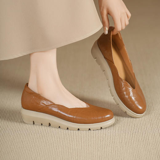 【预售5天】法式软羊皮浅口单鞋女通勤外穿真皮圆头厚底小皮鞋女舒适奶奶鞋DTN&583-10 商品图0