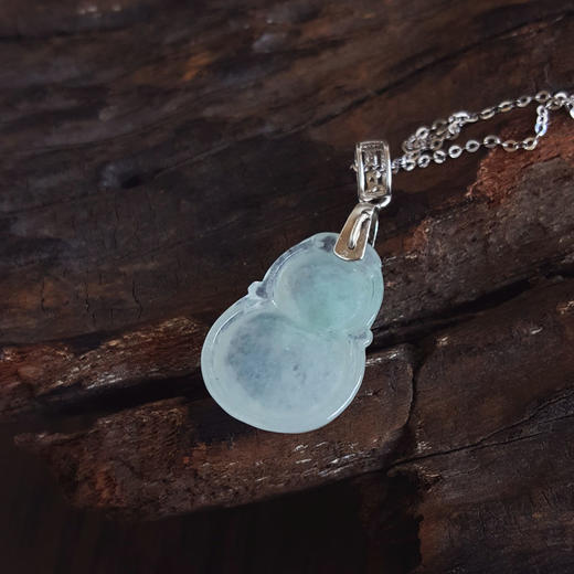 【天然正品】A货翡翠AU750白金镶天然糯冰种葫芦造型翡翠（福禄双全）吊坠项链32.6*15.0*5.9MM（皆取最大值）女士现售价：380特价！310725NJM04 商品图5