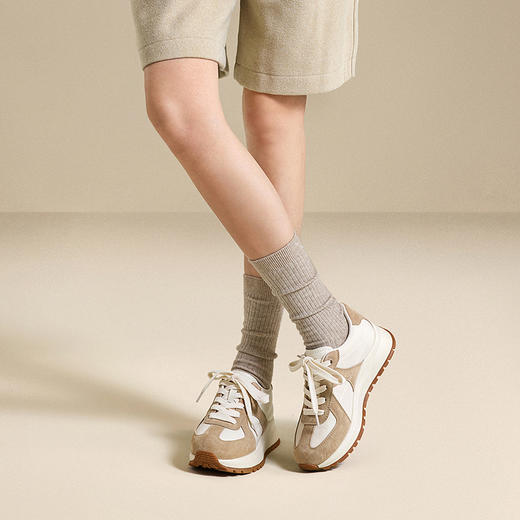 千百度厚底增高时尚休闲鞋女款深口复古德训鞋运动鞋A25453286 商品图2