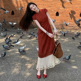 西遇新中式连衣裙女2025年夏季新款修身收腰红色盘扣拼接短袖长裙SS050574