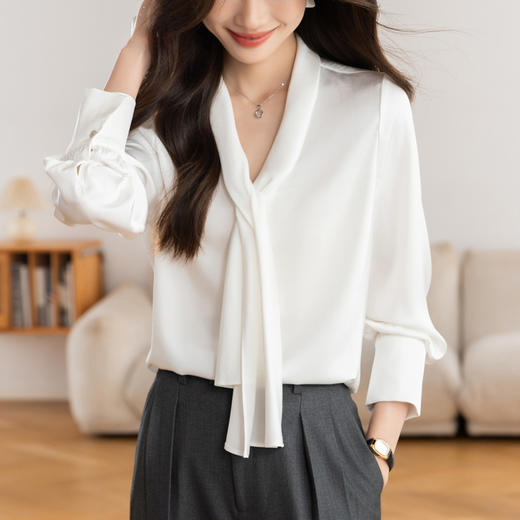 KQL 617T8336缎面衬衫小众V领飘带上衣 商品图0