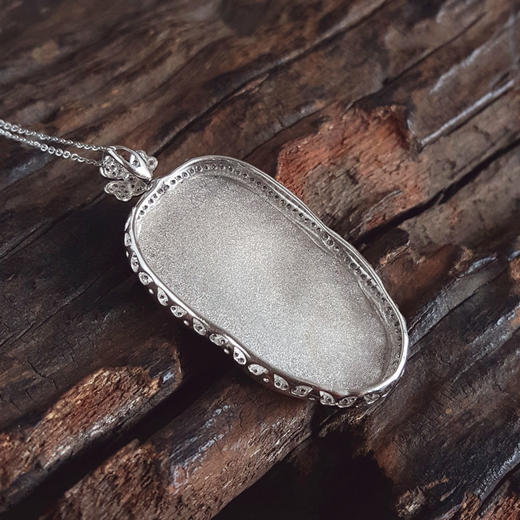 【天然正品】A货翡翠AU750白金豪镶钻镶天然细腻糯种满绿叶子（金枝玉叶）翡翠吊坠项链41.9*21.0*7.0MM（皆取最大值）链长：45CM（长度可调节）女士现售价：4880！110825JJ36 商品图4