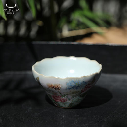 问鼎汝瓷鼎峰系列月白老款花口杯（蝶恋花） 商品图1