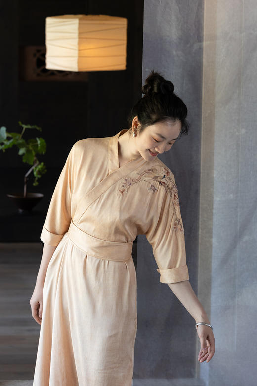 牧衣游原创 重磅22姆米精工手绣真丝连衣裙新中式长裙礼服 月胧明 商品图5