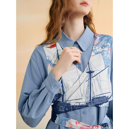 两三事 帆影织梦 2025秋季新款时尚印花布拼接绑带假两件连衣裙 商品图2