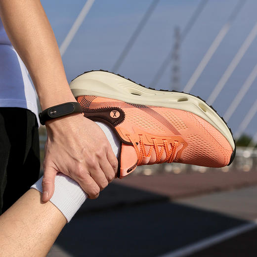 热卖中！！前脚掌宽建议拍大一码！【奥特莱斯线下专柜有售】简届灵动1.0全掌碳板运动跑鞋（男女同款）（下单72小时内发货！） 商品图6