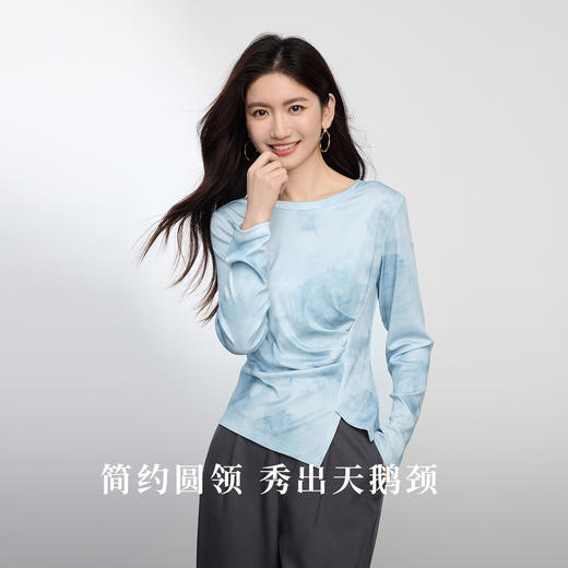 【08/19新品】熙世界晕染正肩长袖T恤女2025秋季新款圆领修身捏褶收腰打底上衣 商品图1