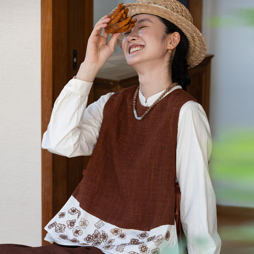 牧衣游原创 炒色机绣亚麻马夹新品设计感古朴撞色系带上衣 知意 商品图0