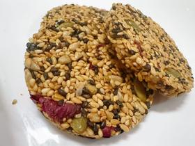 【种子循环小饼干】女性需要的雌激素/黄体酮，一块饼全装下！✅脆香好吃，不油不腻不上火，满口都是天然种子的味道  ✅新鲜种子看得见 吃起来更放心 好吃又方便，养生小零食，保持年轻新思路~~