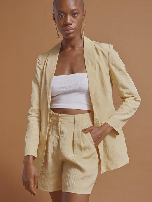 蜜黄色｜收腰大斜角前门襟褶皱肌理拼接马甲 /直筒型短裤 商品图4