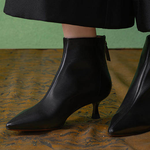 【林栖设计小店】（现货）牛皮革中筒靴复古优雅气质设计感2025秋季新款尖头鞋子女4953078 商品图1