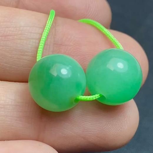 阳绿珠子裸石一对 商品图0