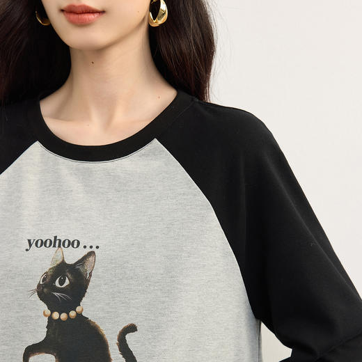 【周末秒杀】熙世界猫咪印花长袖T恤女设计感撞色圆领插肩袖上衣2025秋日新款 商品图4