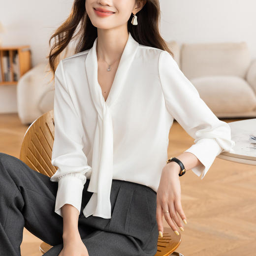 KQL 617T8336缎面衬衫小众V领飘带上衣 商品图5