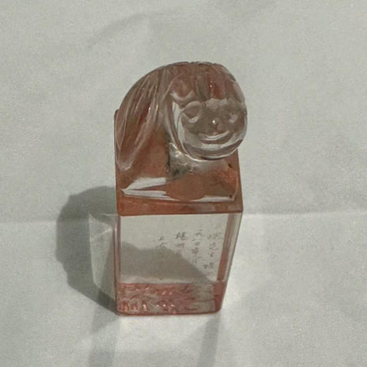 1980年代水晶兽纽“苏三魂”

出自邦瀚斯拍卖行

制作者：篆刻名家杨明华 商品图0