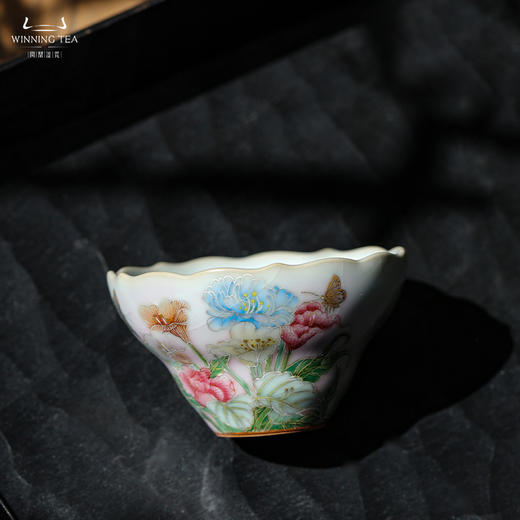 问鼎汝瓷鼎峰系列月白老款花口杯（蝶恋花） 商品图0