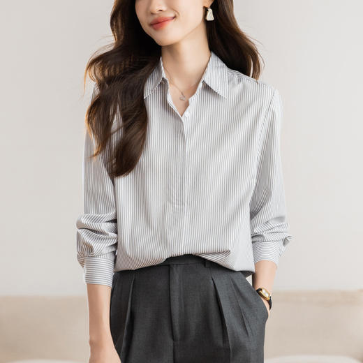 KQL 627T8333纯色简约条纹衬衫长袖宽松显瘦打底衬衣 商品图1