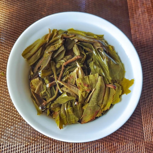 吉顺号2016普洱茶生茶云南勐海早春古树茶生普洱357g真心茶饼茶叶 商品图4