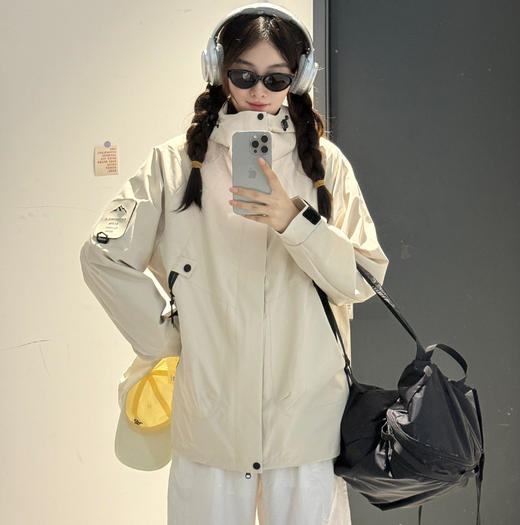 男女同款山系户外薄款冲锋衣 商品图3