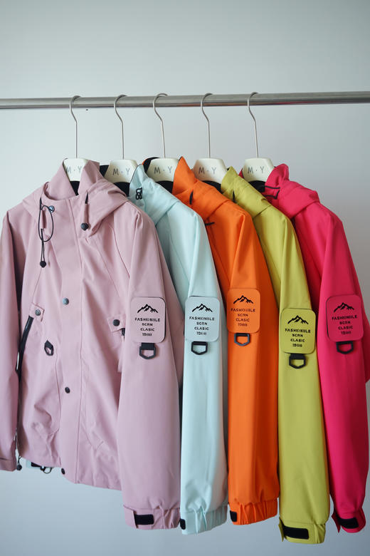 男女同款山系户外薄款冲锋衣 商品图0