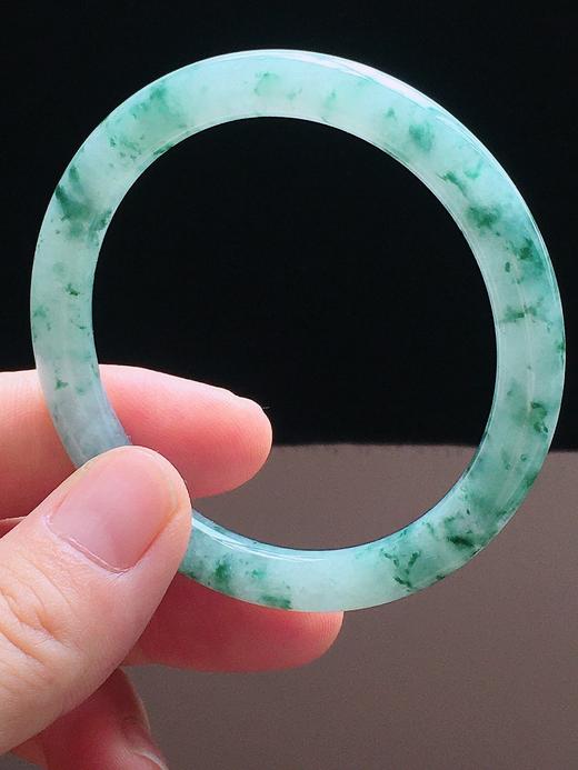 54.6圆条翡翠手镯 商品图1