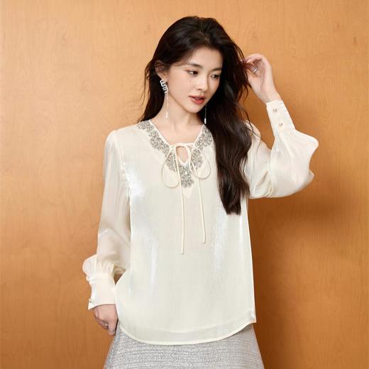「自」全新升级【铂金会员165/天猫219/差价54】(21337)洛诗琳法式温柔重工水钻衬衫2025秋季气质V领显瘦雪纺上衣女 商品图3