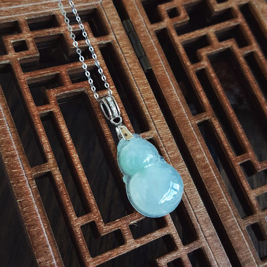 【天然正品】A货翡翠AU750白金镶天然糯冰种葫芦造型翡翠（福禄双全）吊坠项链32.6*15.0*5.9MM（皆取最大值）女士现售价：380特价！310725NJM04 商品图2