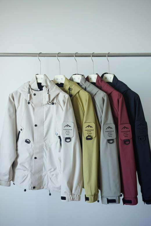 男女同款山系户外薄款冲锋衣 商品图1