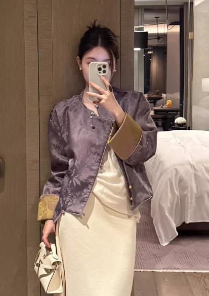 💥澳洲品牌直发【AUChris贵气老钱复古的新中式提花外套ACU081601】😍这个暮山紫长在心坎上！👏自留款，贼有分氛围感~❗️ 💰天猫价：588¥/件 💰团购价：209¥/件 商品图3