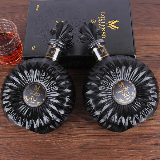 【酒液金黄清澈透亮！法国进口洋酒】烈性与风味交织，浓郁与纯净共舞。法国原酒进口洋酒40度xo白兰地路易弗雷德黑暗骑士700ml礼盒装 商品图3