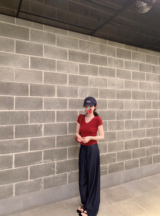 金蘑菇菇 新季不减肥t系列 / 一秒好身材 微妙小版型V领修身短袖 商品图0