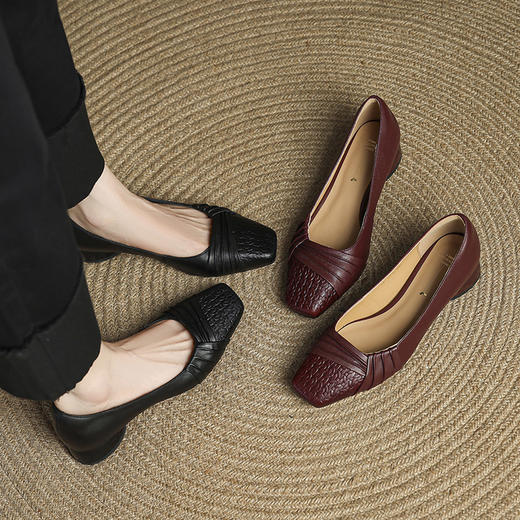 【预售5天】复古文艺真皮褶皱压花拼接优雅低跟单鞋女通勤方头浅口小皮鞋HCYYHD&6298 商品图4