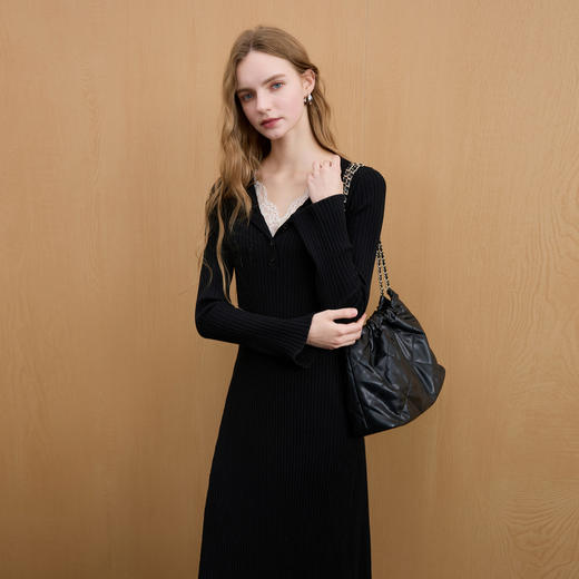 三彩2025冬季新款针织连衣裙蕾丝V领长袖收腰长裙A字裙简约M 商品图2