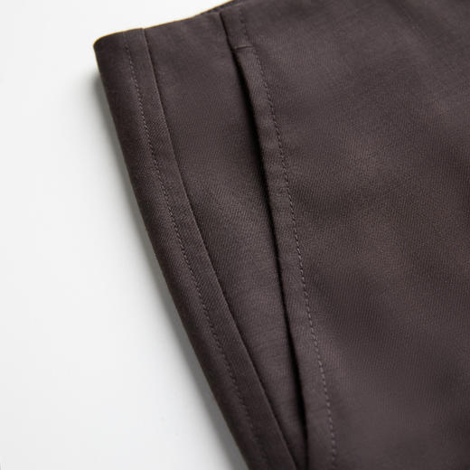 ROMI STUDIO“自我轮廓”绵羊毛混纺一字腰头微喇西装裤 RMCSXA4681 商品图3