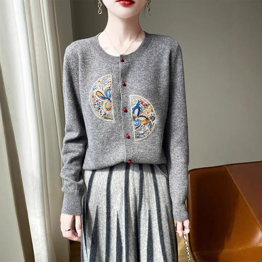 深圳南油大牌奢品新中式圆领宽松国风毛衣外套针织衫女春秋季上衣 商品图2