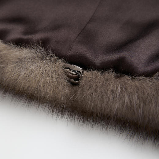 ROMI STUDIO“俄罗斯紫水貂马甲”细腻毛针连帽皮草外套RWCWW85785 商品图4