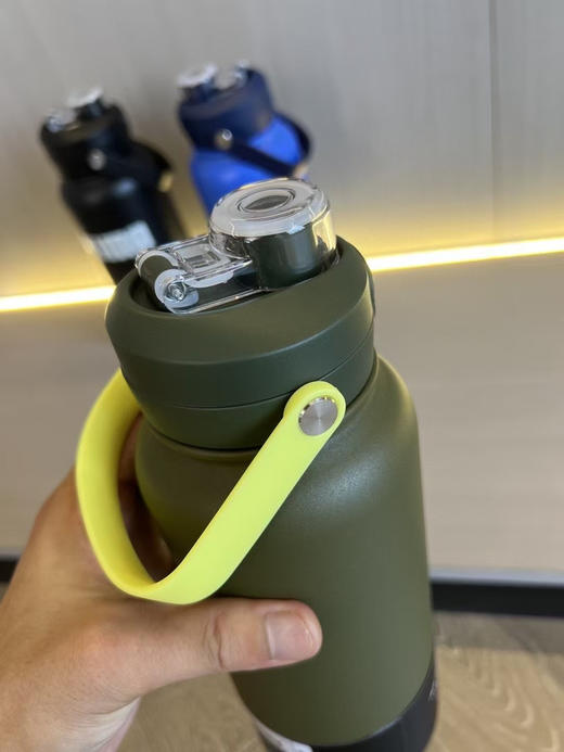 正品彪马304不锈钢运动水壶来喽！纯正品 国内卖459一个！三个颜色 超级赞 946ml大容量
只有墨绿，蓝色 商品图8