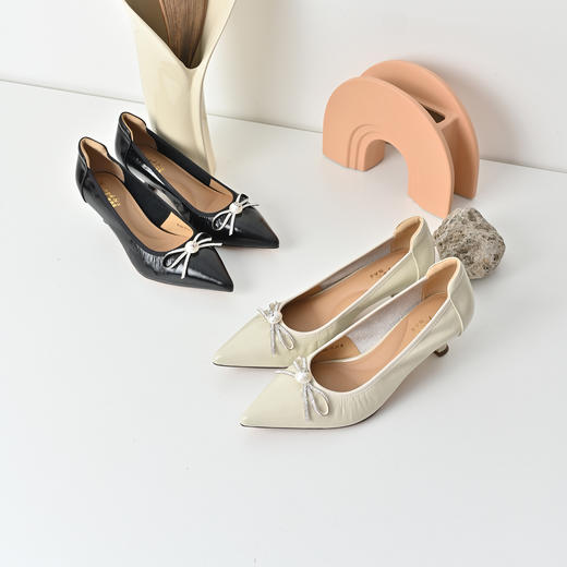 经典鲨2025秋专柜新品牛皮革优雅尖头甜美蝴蝶结高跟鞋单鞋女KC00-537011 商品图1