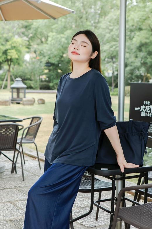 现货【拼接绣花边 软牛仔裤】松紧腰，垂坠感非常好！！非常亲肤的软牛仔，强力推荐，带光泽感，直筒9分裤，遮肉显瘦，穿不惯牛仔的姐妹，试穿这件都爱上了 商品图4