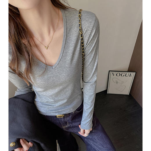早秋新款莱赛尔天丝v领高级感简约百搭打底衫女内搭秋冬季修身长袖正肩t恤 商品图0