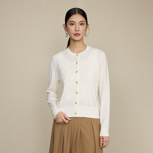 「自」全新升级【铂金会员293/天猫399/差价106】(42913)洛诗琳重工花卉刺绣针织开衫2025秋季气质精纺羊毛针织外套 商品图3