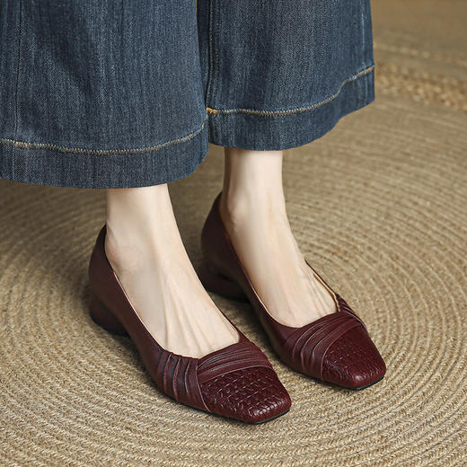 【预售5天】复古文艺真皮褶皱压花拼接优雅低跟单鞋女通勤方头浅口小皮鞋HCYYHD&6298 商品图1