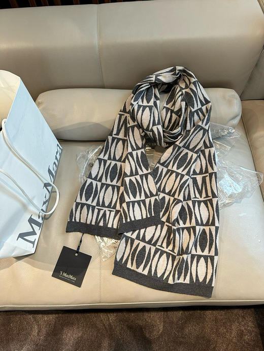 国内现货MaxMara羊绒围巾1450元配购物袋 商品图2