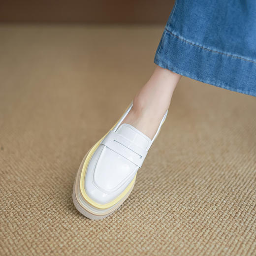 【预售5天】厚底简约休闲单鞋春秋新款英伦百搭通勤松糕底坡跟乐福鞋ZMXY&ZM2407 商品图3